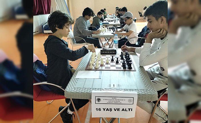 Bafra'da 23 Nisan Ulusal Egemenlik ve Çocuk Bayramı satranç turnuvası başladı