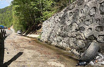 Bolu'da su kanalına düşen otomobildeki 3 kişi yaralandı