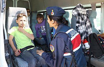 Çorum'da jandarma ekipleri okul çevrelerini denetledi