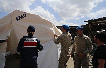 Depremin ardından evine giremeyen ve engelli çocukları bulunan kişinin çadırını komando kurdu