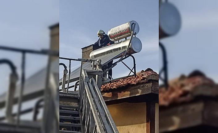 Dörtdivan'da evin bacasında çıkan yangın söndürüldü
