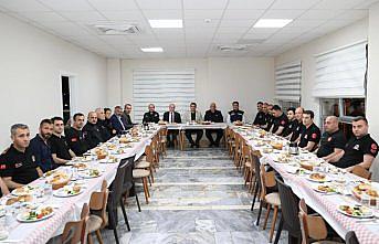 Düzce Valisi Aslan, itfaiye ekipleriyle sahur yaptı