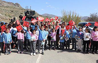 Gümüşhane'de jandarma personeli, köy okullarını ziyaret etti