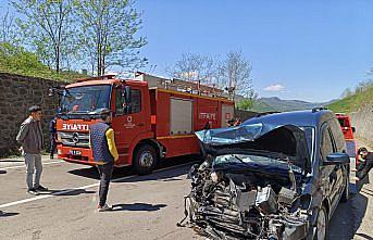 Ordu'da otomobil ile hafif ticari aracın çarpıştığı kazada 5 kişi yaralandı