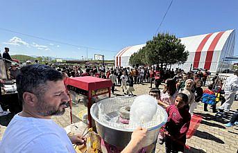 Samsun'da 23 Nisan öncesi çocuklara oyuncak dağıtıldı