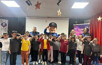 Samsun'da “Güvenli Mahalle Güvenli Eğitim Projesi“ kapsamında öğrencilere eğitim verildi