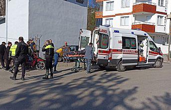 Samsun'da otomobil ile çarpışan motosiklet sürücüsü yaralandı