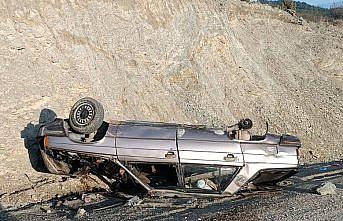 Sinop'ta devrilen otomobildeki 1 kişi öldü, 1 kişi yaralandı