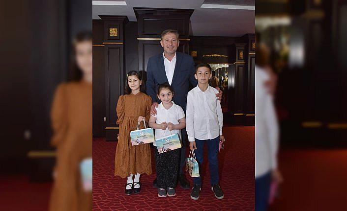 Tekkeköy Belediye Başkanı Candal, 23 Nisan'da makamını çocuklara teslim etti