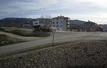 Tokat'ta beton mikseri ile otomobil çarpıştı, 4 kişi yaralandı