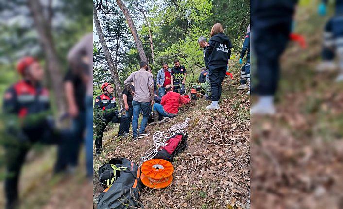 Trabzon'da ormanda çalışırken uçuruma yuvarlanan kişiyi itfaiye kurtardı