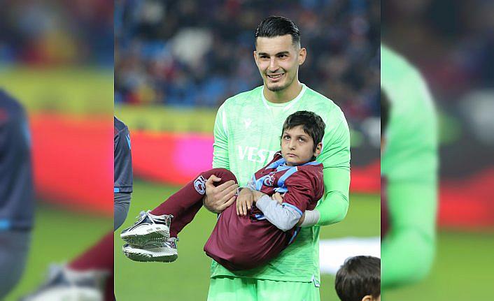 Trabzonspor'un forma tanıtımında yer alan lösemi hastası Hicran'ın cenazesi toprağa verildi