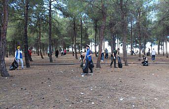 Vezirköprü'de ormanlık alanda çevre temizliği yapıldı