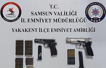 Yakakent'te bir ikamette ruhsatsız 2 silah ele geçirildi