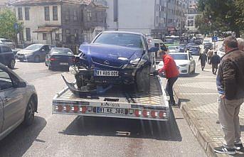 Akçakoca'da iki otomobilin çarpıştığı kazada 1 kişi yaralandı