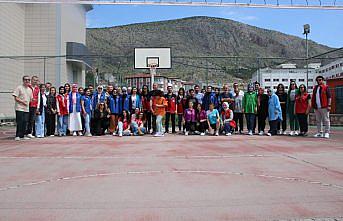 Amasya'da özel gereksinimli çocuklar ile öğrenciler oyunlar oynadı