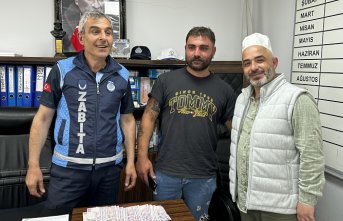 Artvin'de yolda bulunan para sahibine teslim edildi