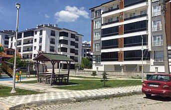 Bolu'da çöp kamyonunun çarpmasıyla kopan elektrik tellerinin onarımı için çalışma başlatıldı