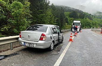 Bolu'da tırla çarpışan otomobilin sürücüsü yaralandı