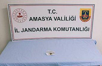 Gümüşhacıköy'de yolcu otobüsündeki bir kişinin üzerinde esrar bulundu