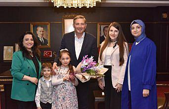 Minik öğrencilerden Tekkeköy Belediye Başkanı Candal'a ziyaret