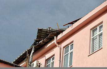 Trabzon'da fırtına nedeniyle hastanenin çatısı zarar gördü