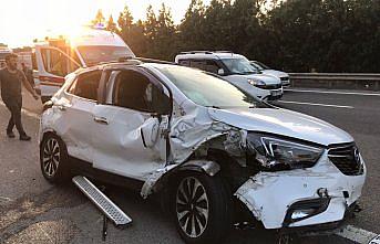 Anadolu Otoyolu'nda bariyere çarpan cipteki 1 kişi öldü, 3 kişi yaralandı