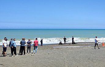 Düzce'de denizde boğulma tehlikesi geçiren 4 kişi kurtarıldı, kaybolan genç aranıyor