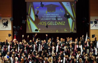 Karabük'te 62 yaşındaki üniversiteli, bölümünden birincilikle mezun oldu