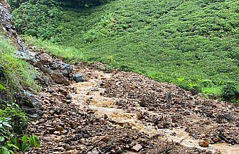 Rize'de şiddetli yağış etkili oluyor