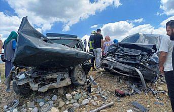 Sinop'ta iki otomobilin çarpıştığı kazada 5 kişi yaralandı