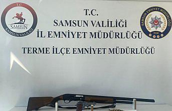 Terme'de şok uygulamada 2 ruhsatsız silah ele geçirildi