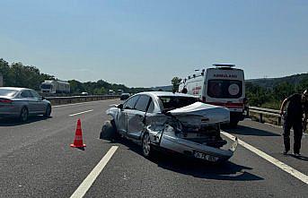 Anadolu Otoyolu'nun Düzce kesiminde iki aracın karıştığı kazada 3 kişi yaralandı