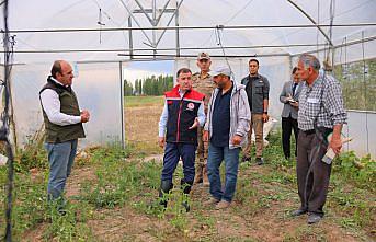 Bayburt Valisi Eldivan dolu ve sağanaktan zarar gören alanları inceledi