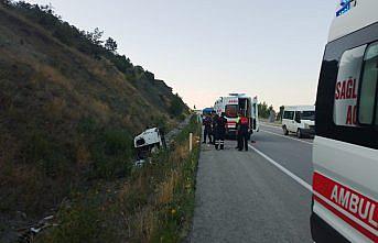 Çorum'da devrilen araçtaki aynı aileden 4 kişi yaralandı