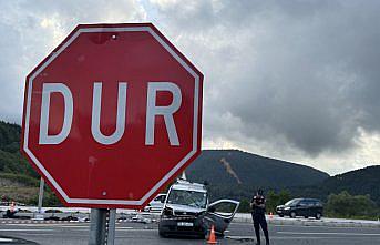 Düzce'de iki aracın karıştığı kazada 1 kişi öldü, 2 kişi yaralandı