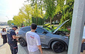 Karabük'te otomobilin alt kısmına giren kedi yavrusu kurtarıldı