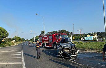 Samsun'da otobüsle çarpışan otomobildeki yolcu yaralandı