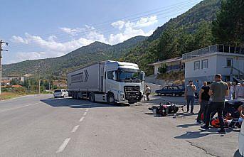 Çorum'da tırla çarpışan motosikletin sürücüsü yaralandı