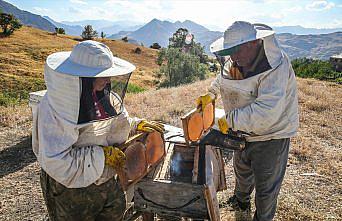 Ordulu arıcı çift Hakkari dağlarında “en iyi bal“ için mesai yapıyor