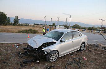 İki otomobilin çarpıştığı kazada 1 kişi öldü, 3 kişi yaralandı
