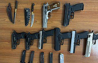 Bafra'da düğüne yapılan operasyonda 8 adet ruhsatsız silah ele geçirildi