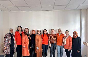 Amasya'da sağlık çalışanları lösemili çocuklar için turuncu kıyafet giydi