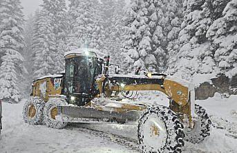 Karadeniz'de üç ilde kar nedeniyle mahsur kalan 12 kişi kurtarıldı