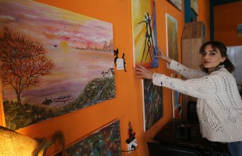Resim öğretmeni açtığı kafeyi sanat merkezine dönüştürdü