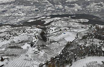 Sakarya, Bolu ve Düzce'nin yüksek kesimlerini kaplayan kar havadan görüntülendi