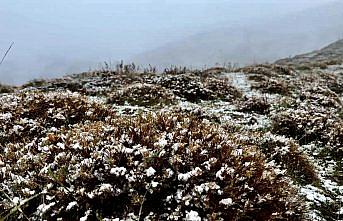 Tokat'ın yüksek kesimlerine kar yağdı
