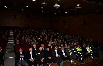 Vezirköprü'de “En İyi Narkotik Polisi Anne“ kapsamında seminer düzenlendi