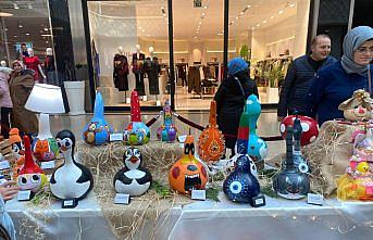 Çorum'da öğrencilerin aileleriyle boyadıkları su kabakları sergilendi