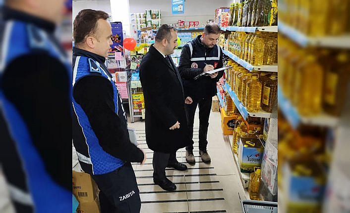 Gerze'de marketlerde fiyat ve etiket denetimi yapıldı
